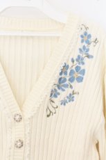 画像2: axes femme / 花刺繍ニットカーディガン F アイボリー O-26-07-04-061-AX-TO-IG-OS (2)