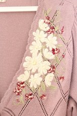 画像2: axes femme / 花刺繍ダイヤ編みニットカーディガン M ラベンダー O-26-07-04-065-AX-TO-IG-OS (2)