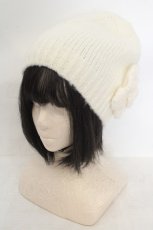 画像1: INGEBORG / カメリアモチーフニットキャップ  オフ白 O-26-07-04-1005-LO-AC-IG-OS (1)