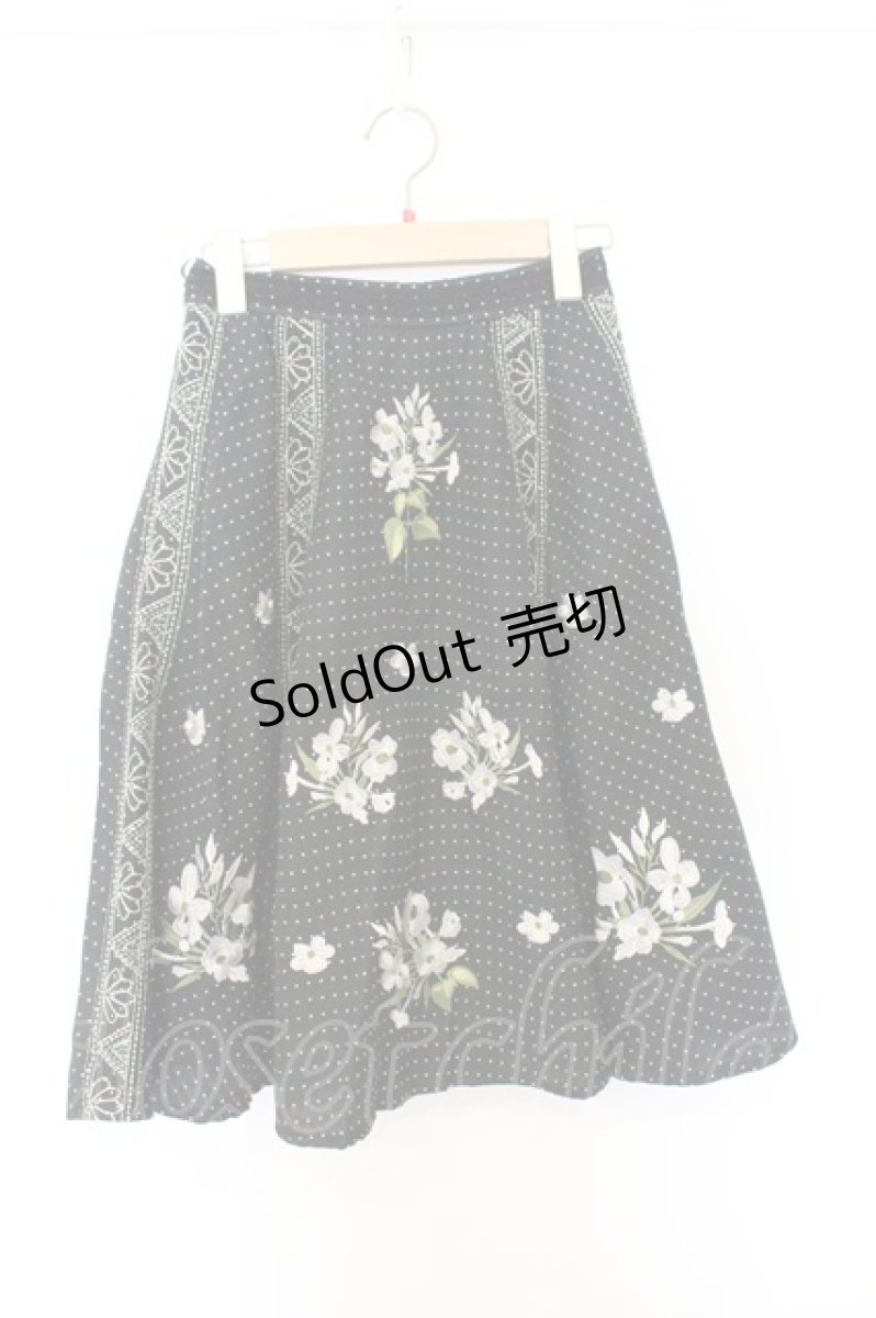 画像1: axes femme / ドット柄×お花刺繍入りスカート M クロ O-26-07-04-008-AX-SK-OW-OS (1)