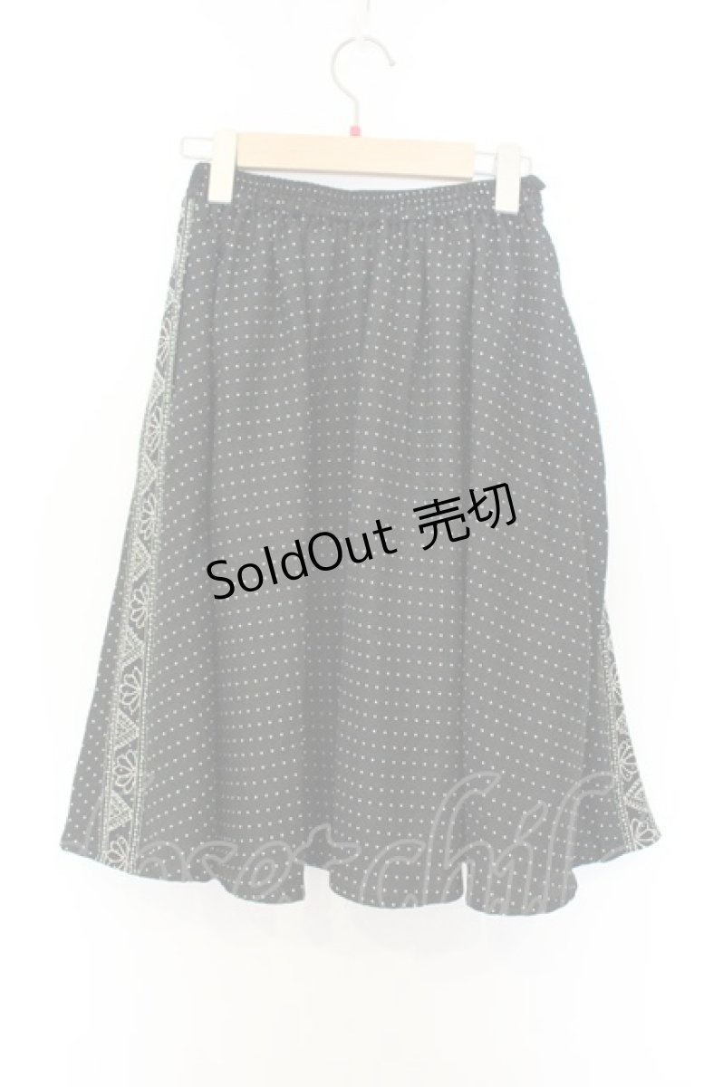画像3: axes femme / ドット柄×お花刺繍入りスカート M クロ O-26-07-04-008-AX-SK-OW-OS (3)