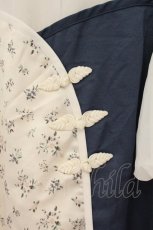 画像2: axes femme POETIQUE / チャイナボタンバイカラーブラウス M キナリ×ブルー O-26-07-05-046-AX-BL-OW-OS (2)