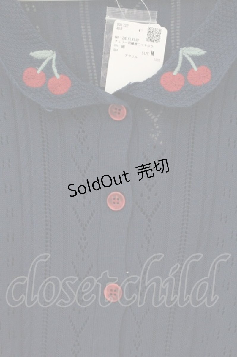 画像2: axes femme POETIQUE / チェリー刺繍衿付きニットカーデ M ネイビー O-26-07-05-054-AX-TO-OW-OS (2)