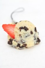 画像2: Q-pot. / タカシマヤ限定クッキー＆クリームアイスストラップ  クッキー＆クリーム O-26-07-05-1026-QP-AC-OW-OS (2)