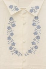 画像2: Fi.n.t / 小花刺繍5分袖シャツ F オフシロ O-26-07-07-093-CA-BL-OW-OS (2)