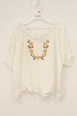 画像1: Fi.n.t / サークルフラワー刺繍オフショルブラウス F オフシロ O-26-07-07-094-CA-BL-OW-OS (1)