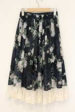 画像3: axes femme / ラフィネローズ柄タックスカート F ネイビー O-26-07-10-084-AX-SK-OW-OS (3)