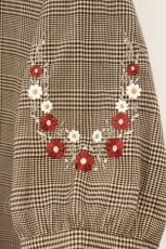 画像2: axes femme / 刺繍チェック柄ブラウス M ベージュ O-26-07-13-056-AX-BL-OW-OS (2)