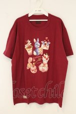 画像1: Karl Helmut / プティプリンス＆マカロンタワープリントTシャツ  ワイン O-26-07-14-029-EL-TS-IG-OS (1)
