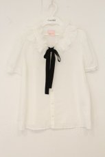 画像1: PINK HOUSE / CHELSEA　リボンタイ付きフリルブラウス 3(M) シロ×クロ O-26-07-14-094-LO-BL-OW-OS (1)