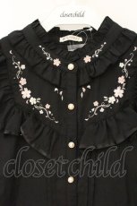 画像2: axes femme / 桜刺繍スタンドブラウス M クロ O-26-07-15-044-AX-BL-OW-OS (2)