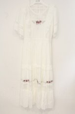画像1: axes femme POETIQUE / フラワー刺繍ピナフォアワンピース M シロ O-26-07-15-002-AX-OP-IG-OS (1)