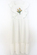 画像1: Fi.n.t / アートフラワー刺繍ショルダーフリルワンピース F オフシロ O-26-07-21-1012-CA-OP-OW-OS (1)
