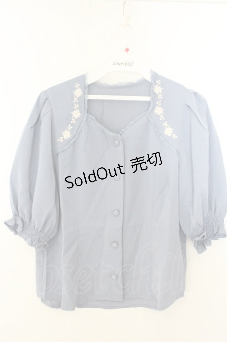 画像1: an another angelus / ダイヤ開きローズ刺繍ブラウス F サックス O-26-07-21-1018-CA-BL-OW-OS (1)