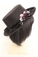 画像2: axes femme / 巻きバラブーケポークパイ 57.5cm クロ O-26-07-22-034-AX-AC-OW-OS (2)