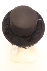 画像3: axes femme / 巻きバラブーケポークパイ 57.5cm クロ O-26-07-22-034-AX-AC-OW-OS (3)
