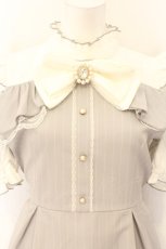 画像2: MA*RS / もえにゃコラボ 半袖肩開きビジューリボンフリルセットアップ 【欠品あり】  グレー×シロ O-26-07-24-041-GO-OP-IG-OS (2)