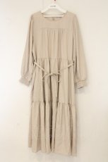 画像1: axes femme POETIQUE / ティアードロング長袖ワンピース M ベージュ O-26-07-24-1060-AX-OP-OW-OS (1)
