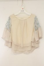 画像1: axes femme / 肩花柄刺繍フレアプルオーバー M キナリ O-26-07-24-1085-AX-TO-OW-OS (1)