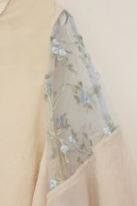 画像2: axes femme / 肩花柄刺繍フレアプルオーバー M キナリ O-26-07-24-1085-AX-TO-OW-OS (2)
