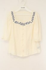 画像1: an another angelus / スクエアネックアンティークローズ刺繍ブラウス  アイボリー O-26-07-26-1069-CA-BL-IG-OS (1)