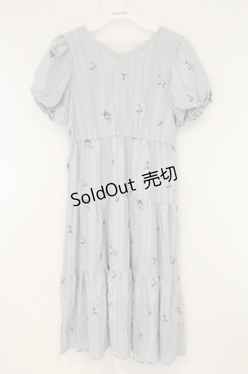 画像1: axes femme / ストライプ刺繍ティアードワンピース M サックス O-26-07-26-1026-AX-OP-OW-OS (1)