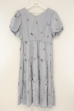 画像1: axes femme / ストライプ刺繍ティアードワンピース M サックス O-26-07-26-1026-AX-OP-OW-OS (1)