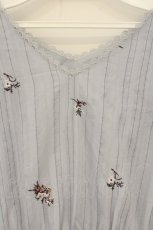 画像2: axes femme / ストライプ刺繍ティアードワンピース M サックス O-26-07-26-1026-AX-OP-OW-OS (2)