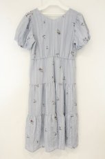 画像3: axes femme / ストライプ刺繍ティアードワンピース M サックス O-26-07-26-1026-AX-OP-OW-OS (3)