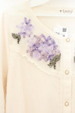 画像2: axes femme / あじさい刺繍カーディガン M 公式展開色シロ（ピンク寄り） O-26-07-26-030-AX-TO-OW-OS (2)