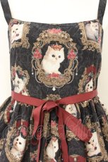 画像2: Enchantlic Enchantilly / 猫の王女達の肖像画ジャンパースカート  クロ O-26-08-01-1024-LO-OP-OW-OS (2)