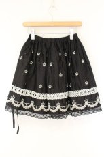 画像4: BPN / クラウン刺繍スカート M ブラック O-26-08-04-049-GO-SK-IG-OS (4)