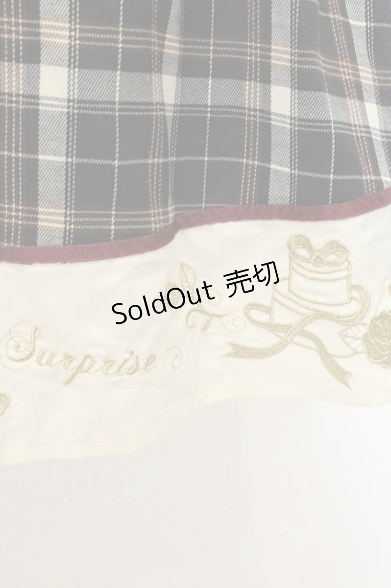 画像3: axes femme POETIQUE / 裾刺繍ホルターネックジャンパースカート  クロ×アイボリー O-26-08-08-027-AX-OP-IG-OS (3)