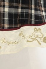 画像3: axes femme POETIQUE / 裾刺繍ホルターネックジャンパースカート  クロ×アイボリー O-26-08-08-027-AX-OP-IG-OS (3)