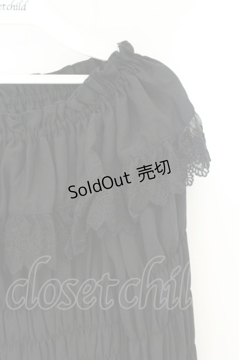 画像2: ATELIER PIERROT / ローズオフショルダーシャーリングブラウス  ブラック O-26-08-09-012-EL-BL-IG-OS (2)