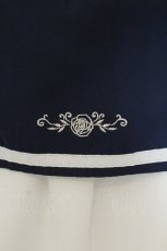 画像3: axes femme POETIQUE / リボン付セーラー肩あきブラウス  シロ×ネイビー O-26-08-09-016-AX-TO-IG-OS (3)