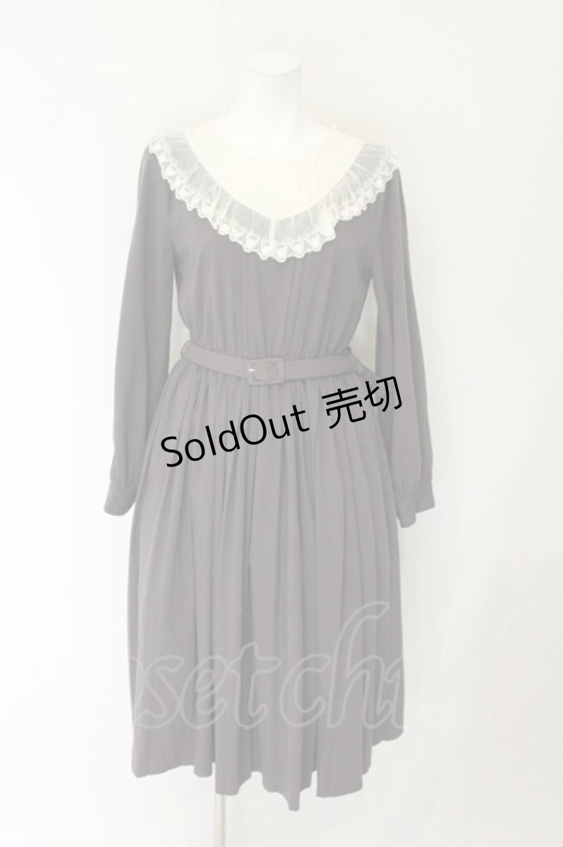 画像1: axes femme POETIQUE / ベルト付きプリーツワンピース  グレー×シロ O-26-08-09-020-AX-OP-IG-OS (1)