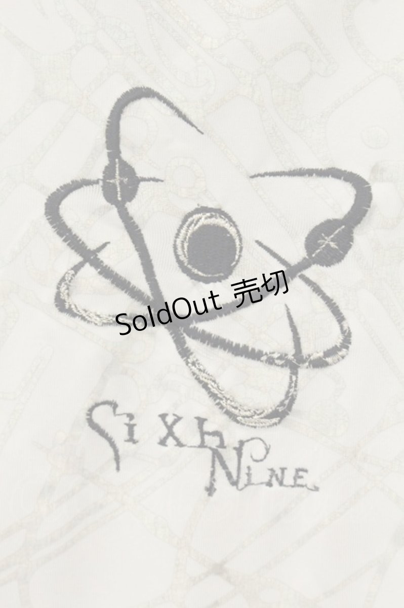 画像2: Sixh / フロント刺繍デザイン切り替えTシャツ  ブラック×ホワイト O-26-08-10-025-HN-TS-IG-OS (2)