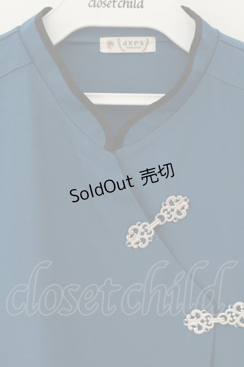 画像2: axes femme / チャイナボタンショートブラウス F ブルーグリーン O-26-08-11-006-AX-BL-OW-OS (2)