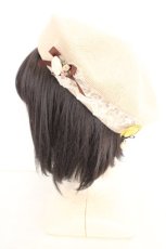 画像2: axes femme / ブローチ付きサマーベレー 57.5cm ベージュ O-26-08-12-018-AX-AC-OW-OS (2)