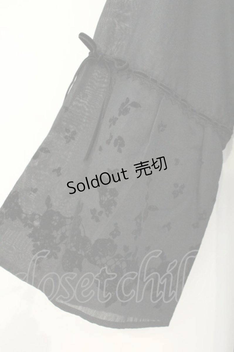 画像2: INGEBORG / コサージュつきフロッキーチュニック 11号 クロ O-26-08-13-065-LO-TO-OW-OS (2)