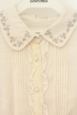 画像2: axes femme / ヴィンテージサテン刺繍入ブラウス M キナリ O-26-08-15-049-AX-BL-OW-OS (2)