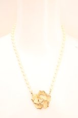 画像2: INGEBORG / ストーンカメリアパールネックレス  オフシロ×ゴールド O-26-08-15-1007-LO-AC-IG-OS (2)