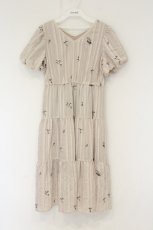 画像1: axes femme / ストライプ刺繍ティアードワンピース M ピンク O-26-08-19-048-AX-OP-OW-OS (1)