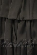 画像2: MARBLE / 5段フリルロングボリュームスカート  ブラック 光沢 O-26-08-20-039-GO-SK-IG-OS (2)