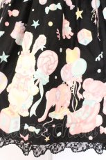 画像4: Angelic Pretty / TOY PARADE胸切替スカラップジャンパースカート  クロ O-26-08-20-040-AP-OP-OW-OS (4)