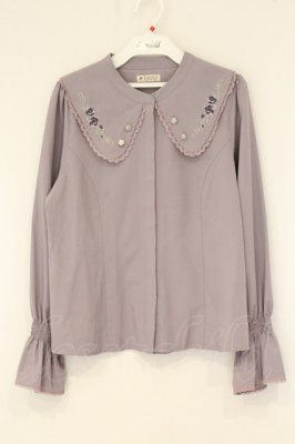 Preview of ローズ刺繍ビッグカラーブラウス F ラベンダー
