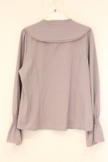 画像3: axes femme / ローズ刺繍ビッグカラーブラウス F ラベンダー O-26-08-20-055-AX-BL-OW-OS (3)