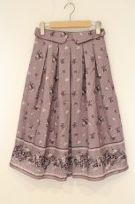 画像1: axes femme / すみれ柄サス付スカート（サス欠品） M パープル O-26-08-20-013-AX-SK-OW-OS (1)