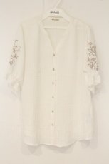 画像1: axes femme / バラ刺繍襟ブラウス M シロ O-26-08-20-029-AX-BL-OW-OS (1)